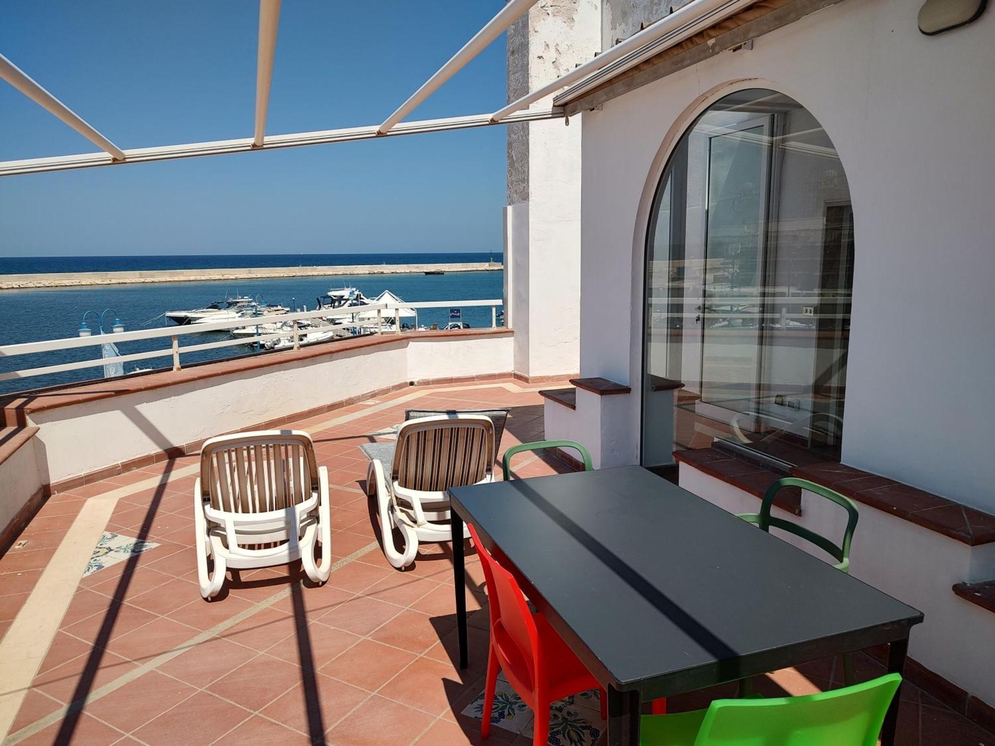 Вілла Fronte Del Mare - Seafront Terrace Вілланова-ді-Остуні Екстер'єр фото
